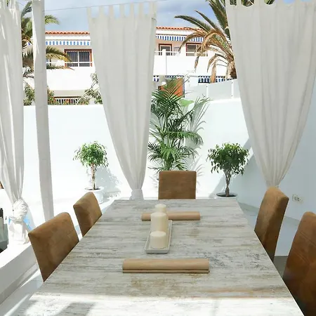 Cosy Las Americas * אדחה